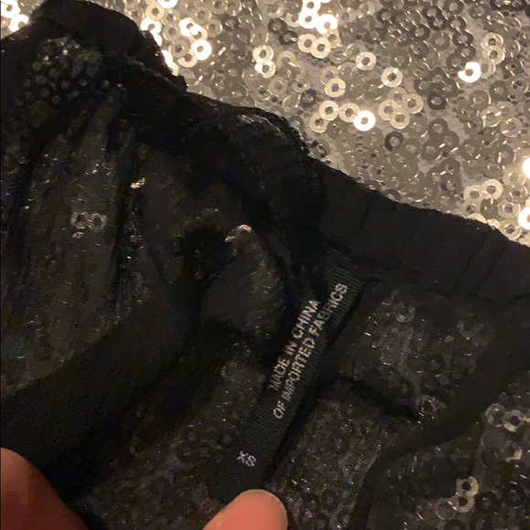 Guess XS sheer top with button/bead/ruffle design - Picture 6 of 6